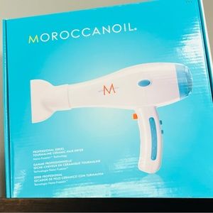 Moroccan oil professional blow dryer, supper light